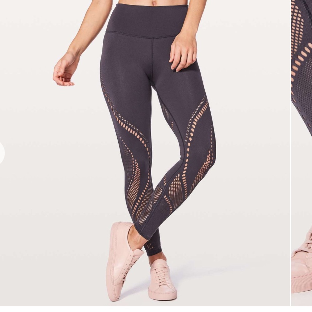 Lululemon Reveal Tight Precision 25"
Boysenberry size 4